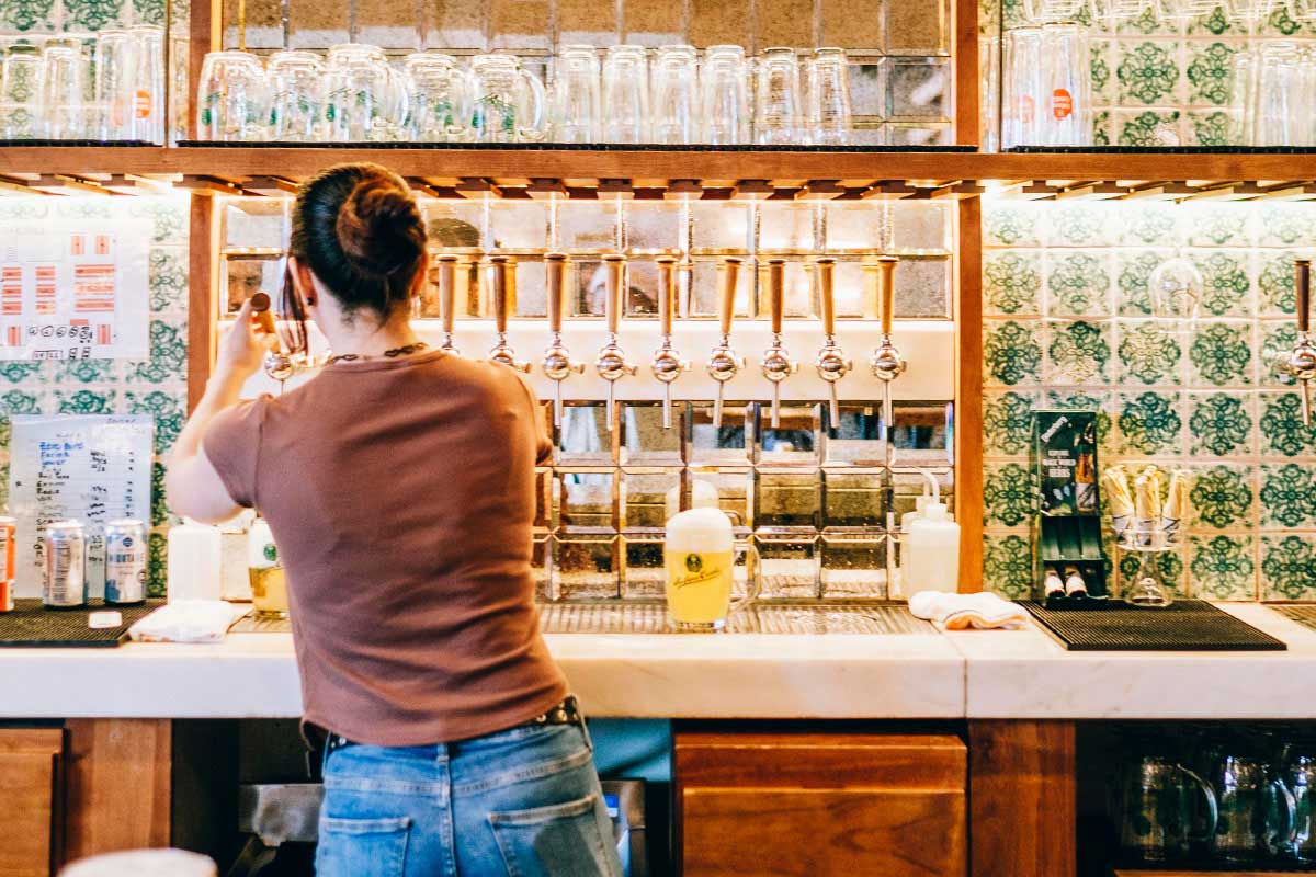 Beertender pouring draught beer