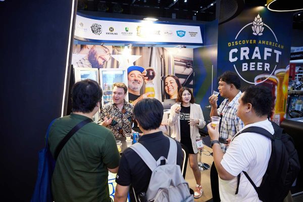 busy expo booth